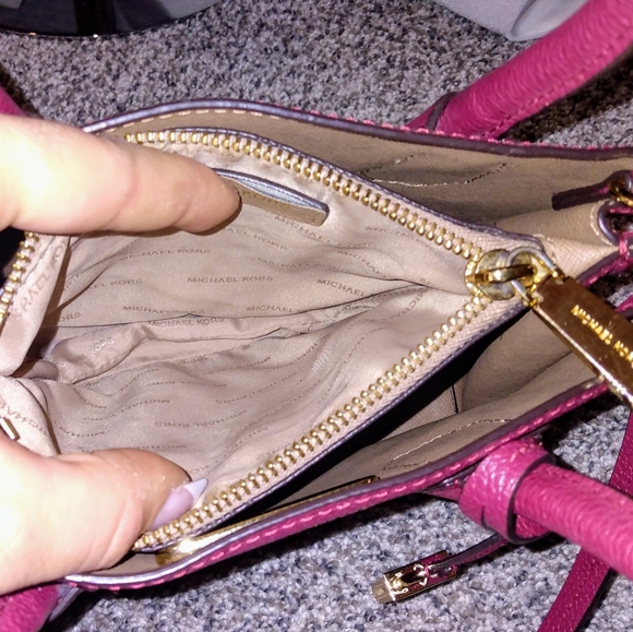 Michael Kors Cranberry Mercer Bag and Fur Charm - Picture 3 of 6